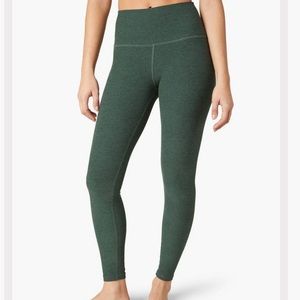 Beyond Yoga Caught in the midi dark green leggings size small. GUC